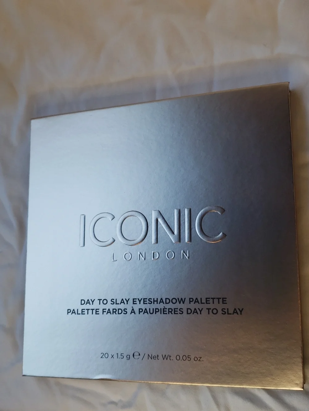 Day to Slay Eyeshadow Palette  20 pans Full Size. Iconic London